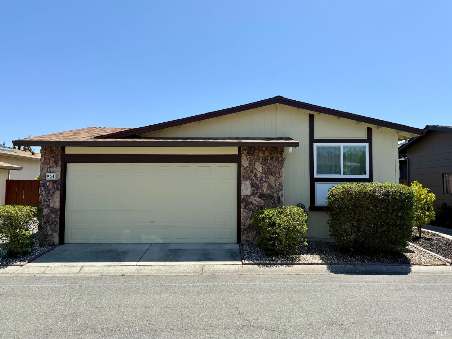 Detail Gallery Image 1 of 14 For 1225 Vienna Dr 964, Sunnyvale,  CA 94089 - 3 Beds | 2 Baths