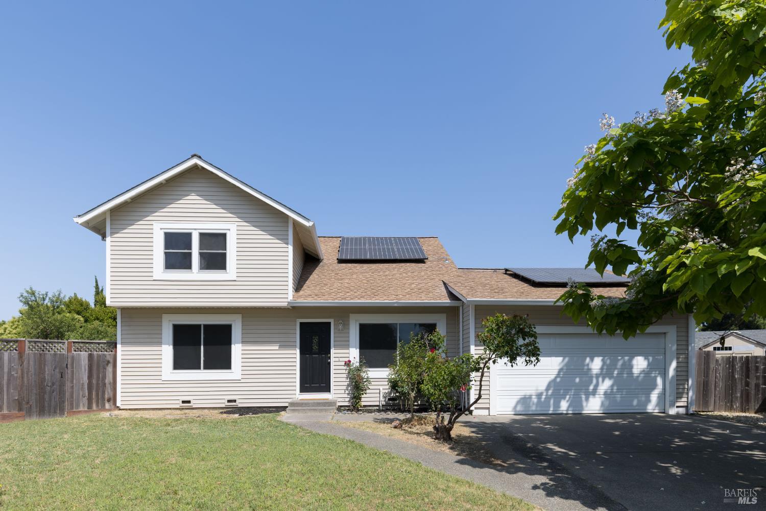 Detail Gallery Image 1 of 1 For 1833 Fenwick Pl, Santa Rosa,  CA 95401 - 5 Beds | 2 Baths