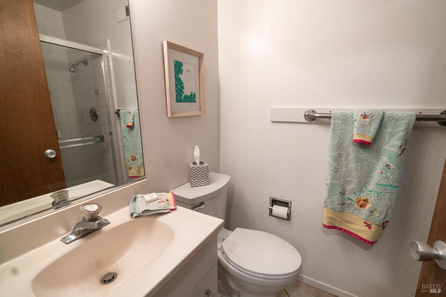Detail Gallery Image 13 of 24 For 43 Forest Ln, San Rafael,  CA 94903 - 2 Beds | 2 Baths