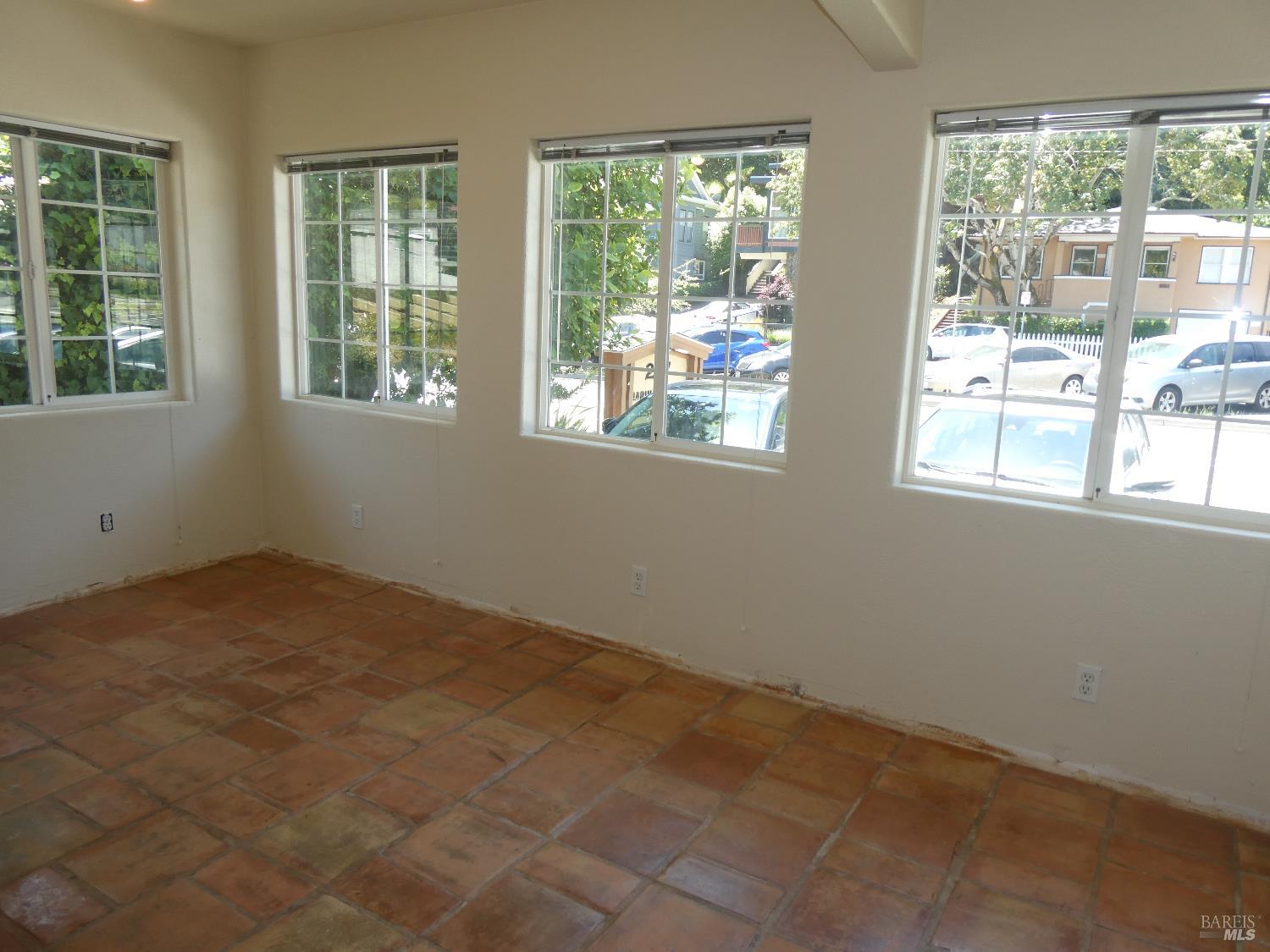 Detail Gallery Image 13 of 17 For 295 Miller Ave, Mill Valley,  CA 94941 - – Beds | – Baths