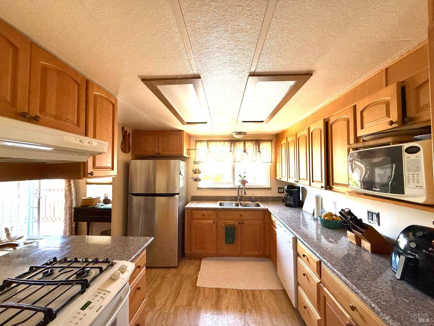 Detail Gallery Image 5 of 14 For 1225 Vienna Dr 964, Sunnyvale,  CA 94089 - 3 Beds | 2 Baths