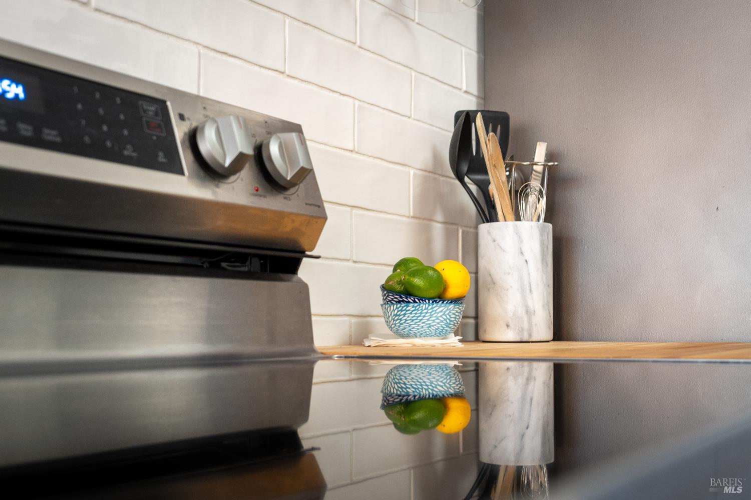 Detail Gallery Image 18 of 24 For 43 Forest Ln, San Rafael,  CA 94903 - 2 Beds | 2 Baths