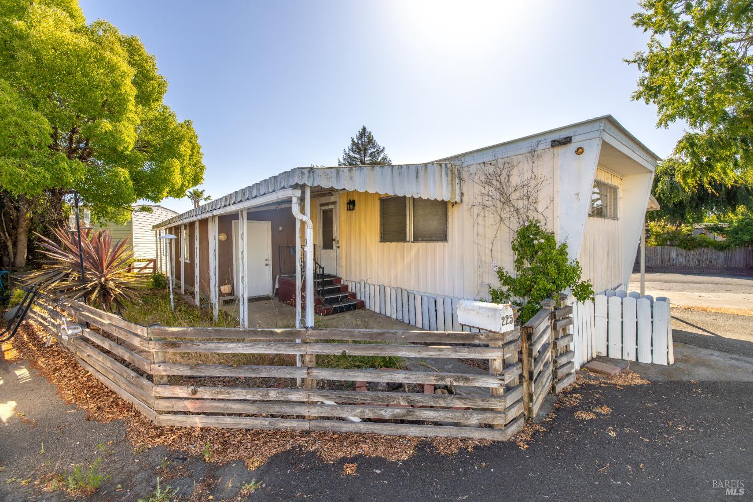 Detail Gallery Image 1 of 1 For 225 Santa Rita Ct, Vallejo,  CA 94590 - 1 Beds | 1 Baths