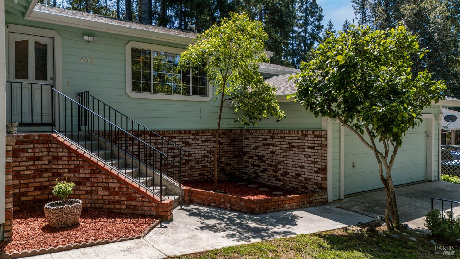 Detail Gallery Image 1 of 1 For 1409 Crawford Dr, Willits,  CA 95490 - 3 Beds | 2 Baths