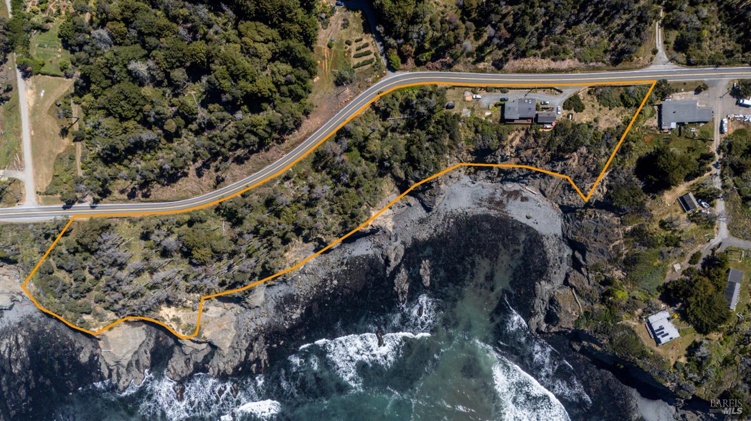 Detail Gallery Image 2 of 59 For 33500 S Highway 1 Unkn, Gualala,  CA 95445 - 3 Beds | 3 Baths