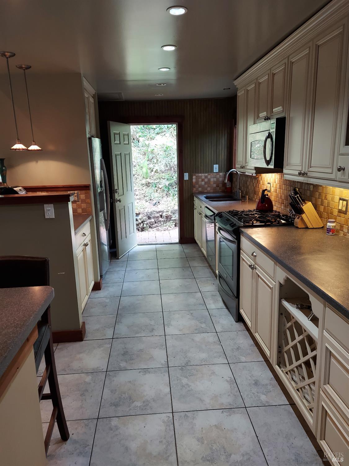Detail Gallery Image 6 of 8 For 14768 Eagles Nest Rd, Guerneville,  CA 95446 - 1 Beds | 1 Baths