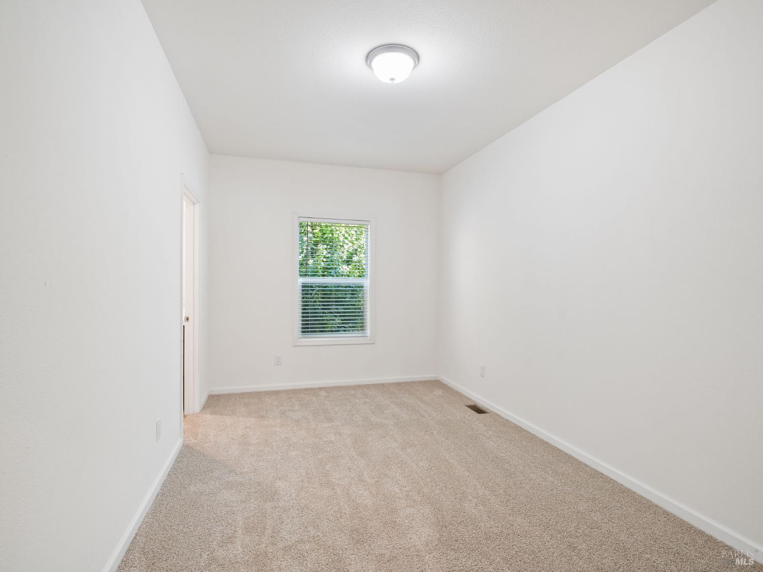 Detail Gallery Image 7 of 35 For 311 Lake Mendocino Dr 9, Ukiah,  CA 95482 - 2 Beds | 1/1 Baths