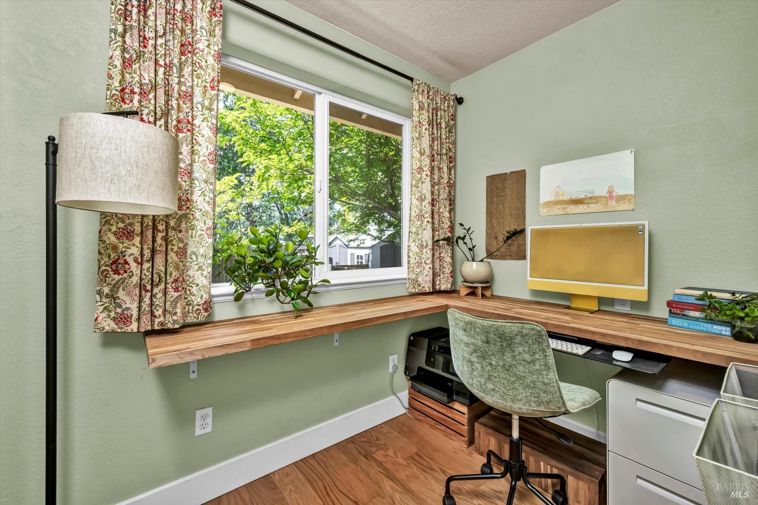 Detail Gallery Image 16 of 37 For 21425 Valley Oak Dr, Middletown,  CA 95461 - 3 Beds | 2/1 Baths