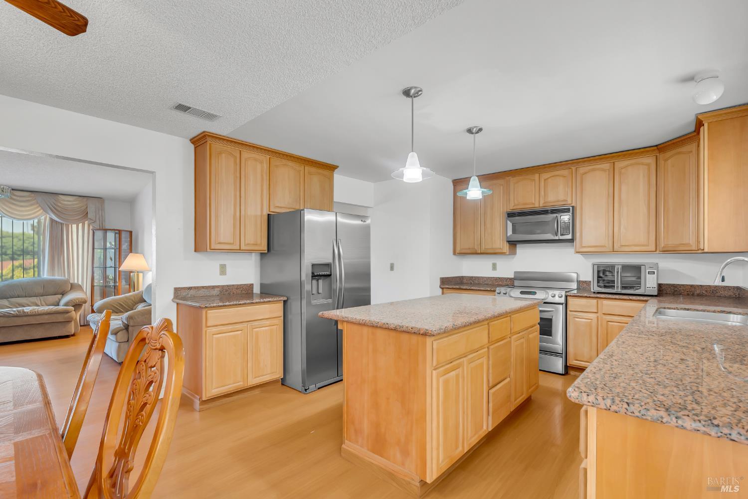 Evelyn Circle, Vallejo, California image 7