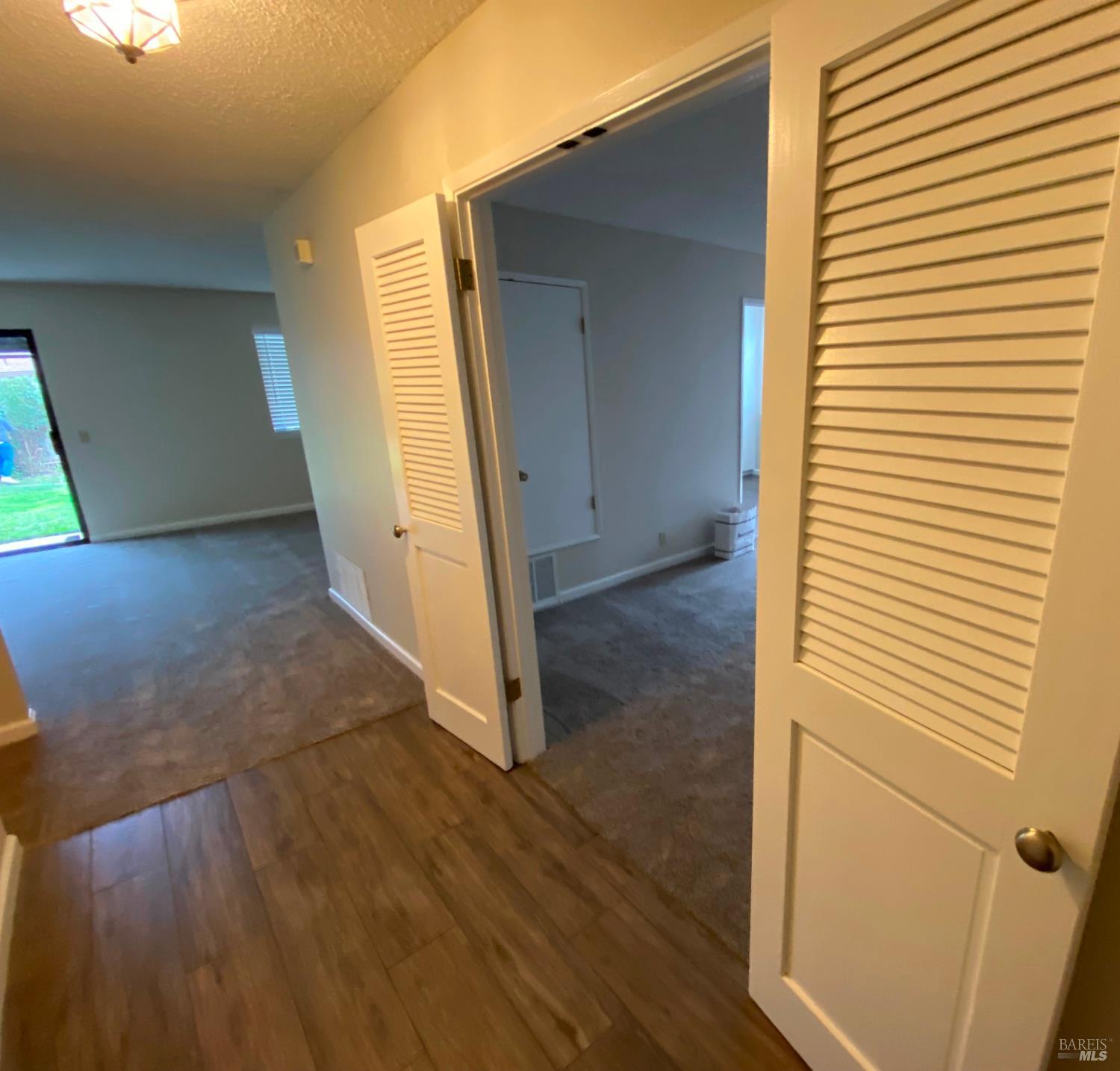 Detail Gallery Image 6 of 11 For 130 Quietwood Dr, Vacaville,  CA 95688 - 3 Beds | 2 Baths
