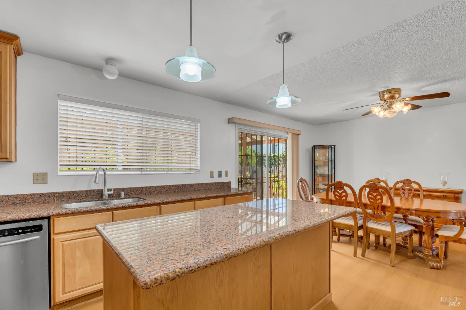 Evelyn Circle, Vallejo, California image 10