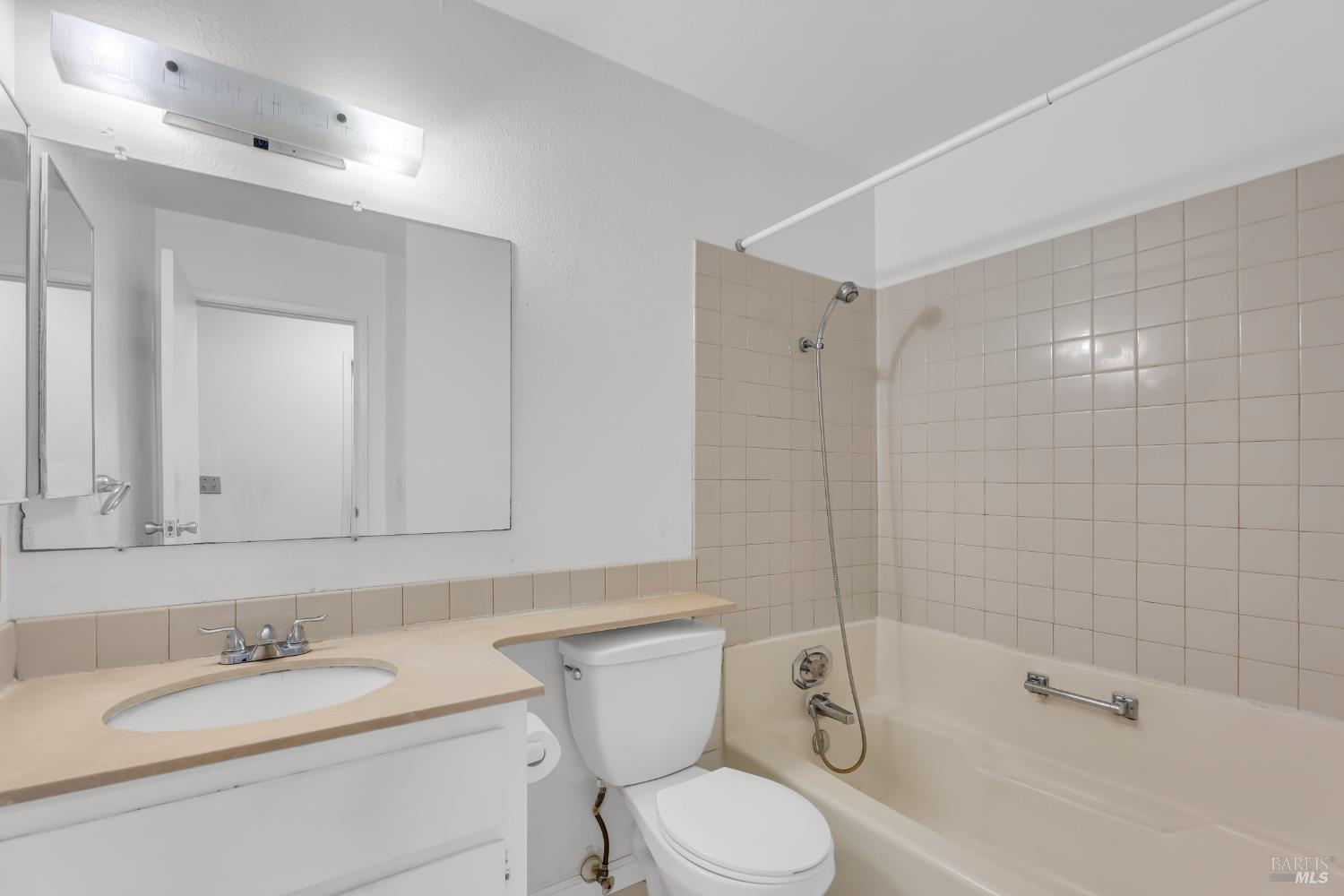Evelyn Circle, Vallejo, California image 18
