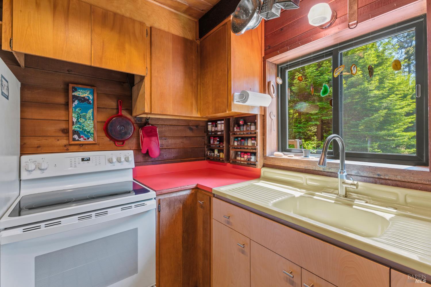 Detail Gallery Image 10 of 38 For 32800 Sutliff Ln, Fort Bragg,  CA 95437 - 2 Beds | 2 Baths