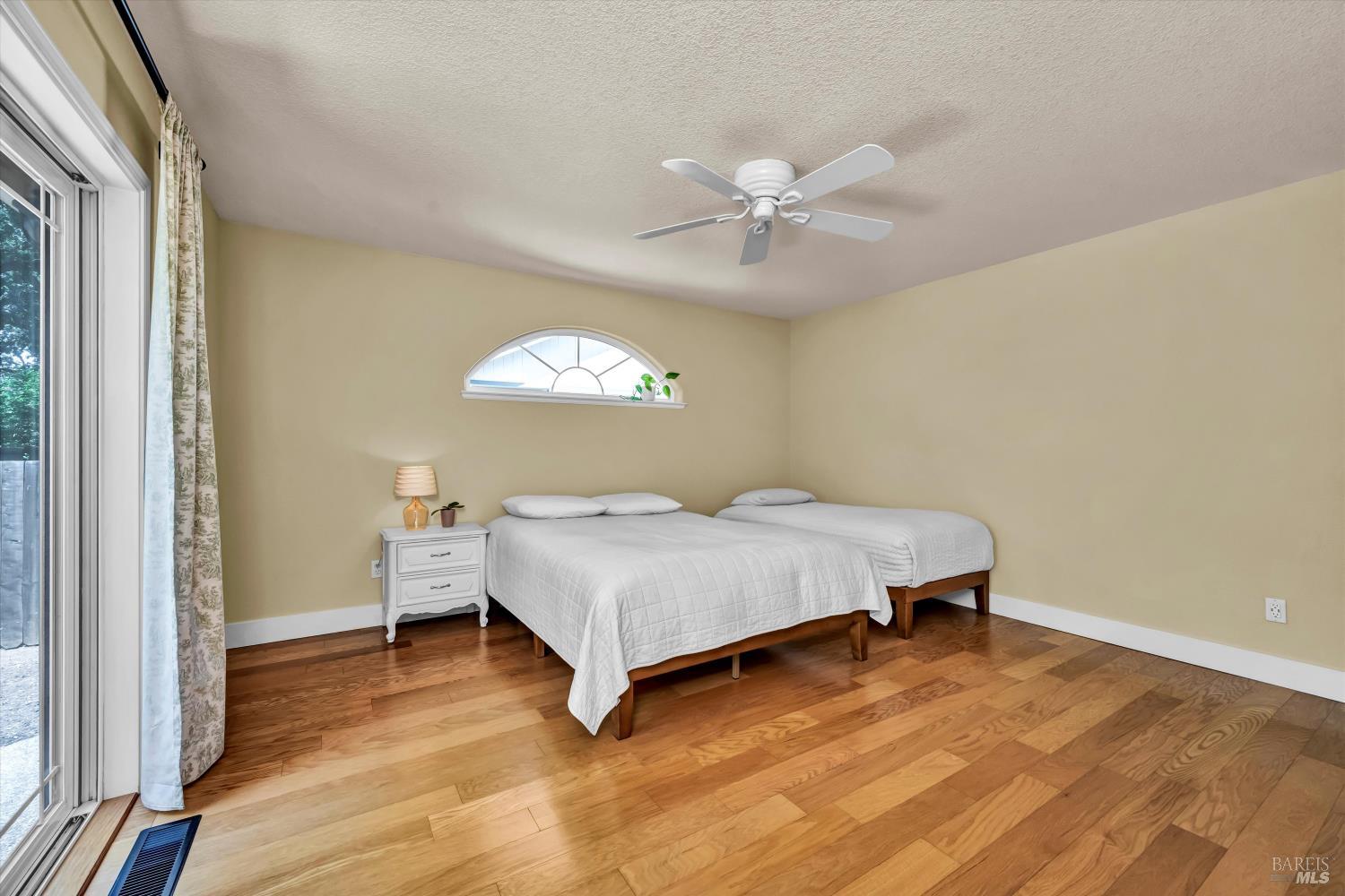 Detail Gallery Image 13 of 37 For 21425 Valley Oak Dr, Middletown,  CA 95461 - 3 Beds | 2/1 Baths