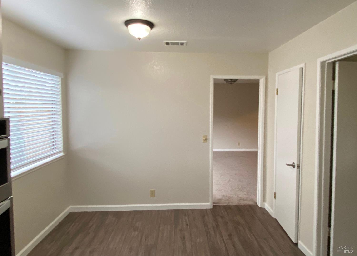Detail Gallery Image 5 of 11 For 130 Quietwood Dr, Vacaville,  CA 95688 - 3 Beds | 2 Baths