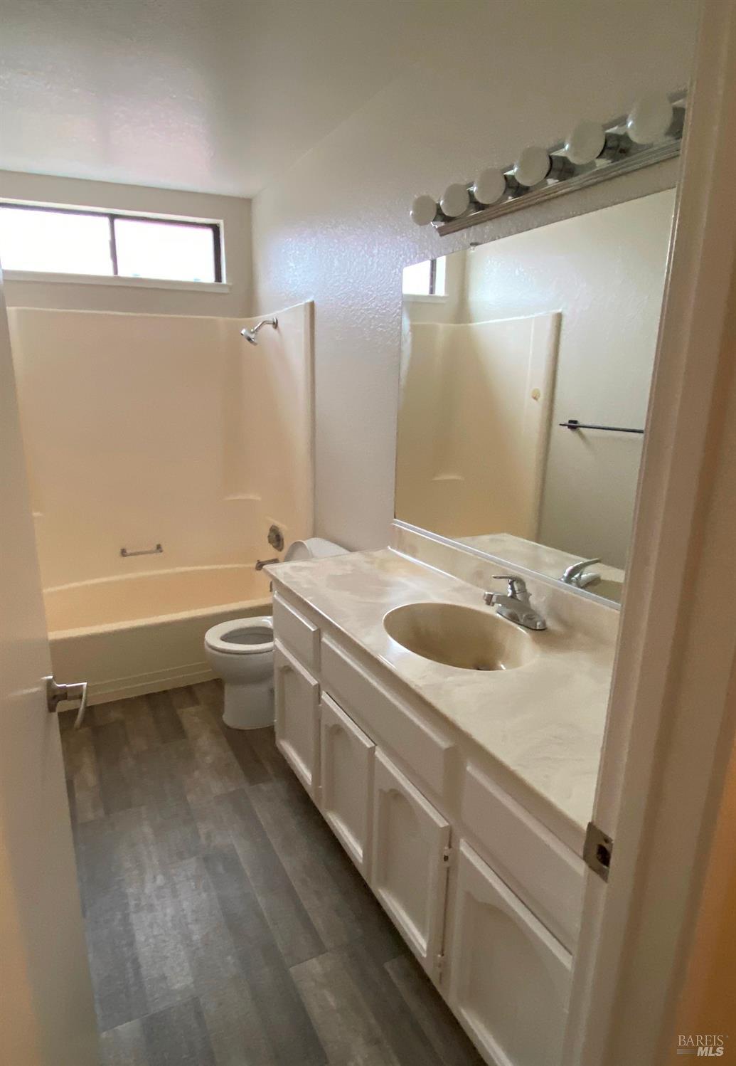 Detail Gallery Image 10 of 11 For 130 Quietwood Dr, Vacaville,  CA 95688 - 3 Beds | 2 Baths