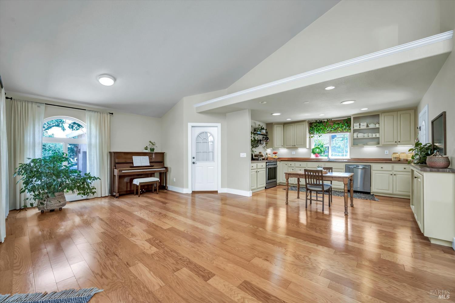 Detail Gallery Image 3 of 37 For 21425 Valley Oak Dr, Middletown,  CA 95461 - 3 Beds | 2/1 Baths