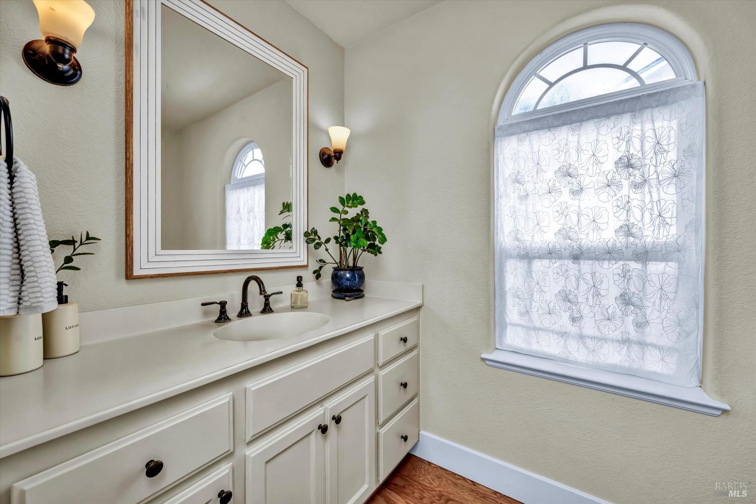 Detail Gallery Image 20 of 37 For 21425 Valley Oak Dr, Middletown,  CA 95461 - 3 Beds | 2/1 Baths