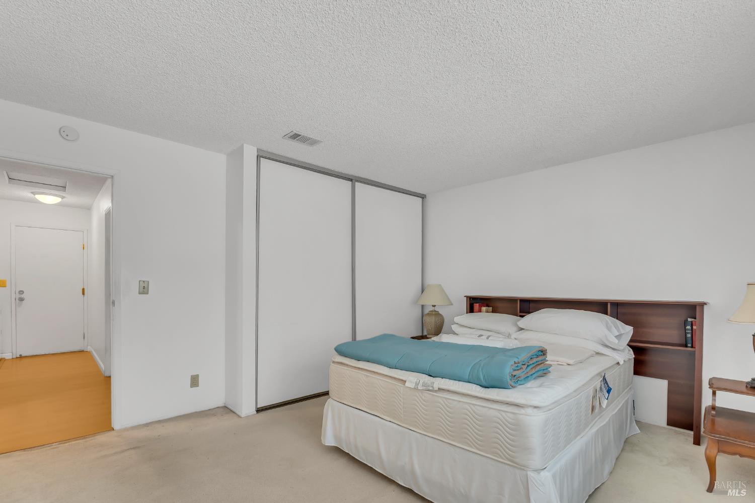 Evelyn Circle, Vallejo, California image 12