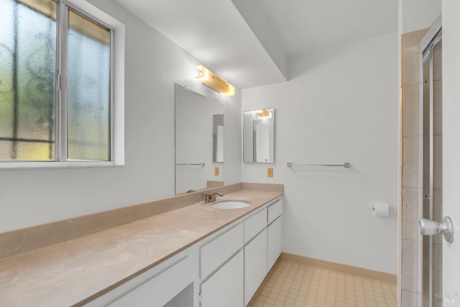 Evelyn Circle, Vallejo, California image 14