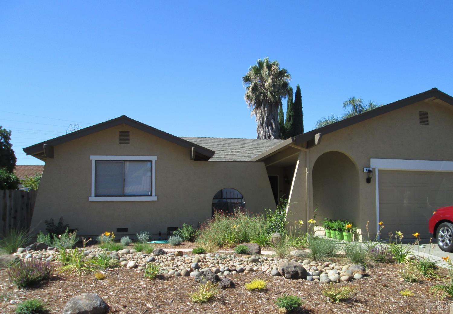 Detail Gallery Image 1 of 11 For 130 Quietwood Dr, Vacaville,  CA 95688 - 3 Beds | 2 Baths