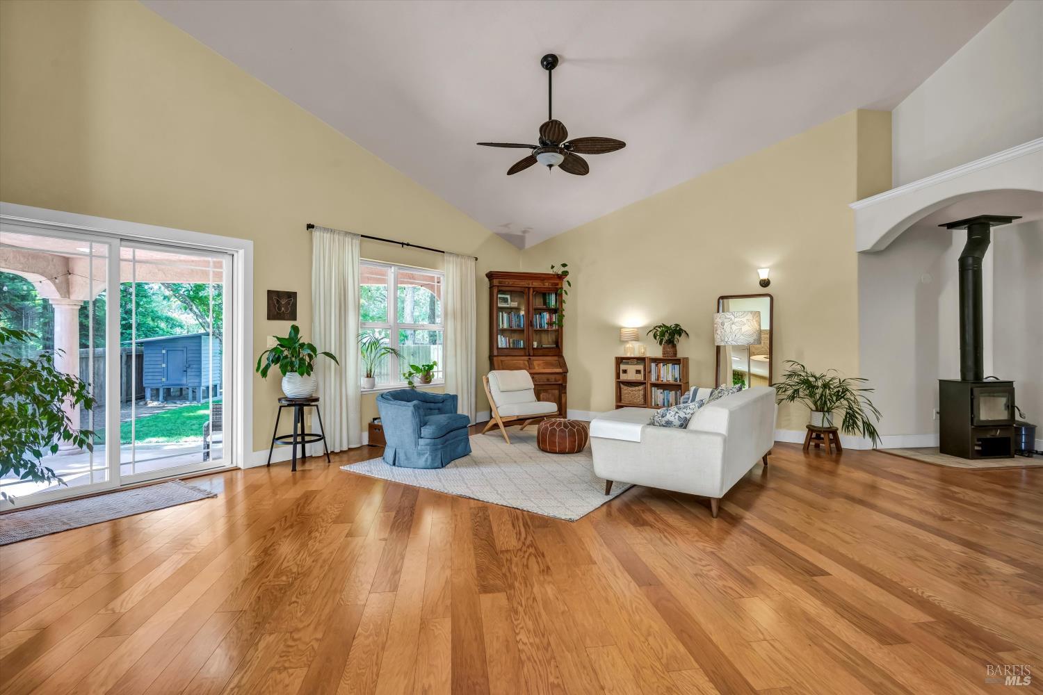 Detail Gallery Image 8 of 37 For 21425 Valley Oak Dr, Middletown,  CA 95461 - 3 Beds | 2/1 Baths