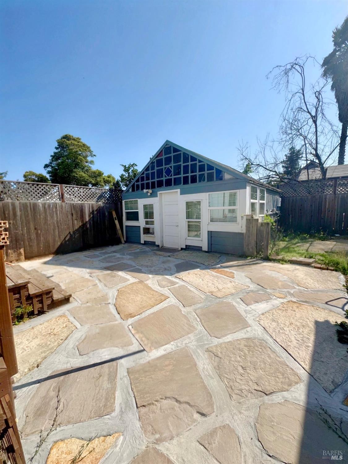 2143 Main St