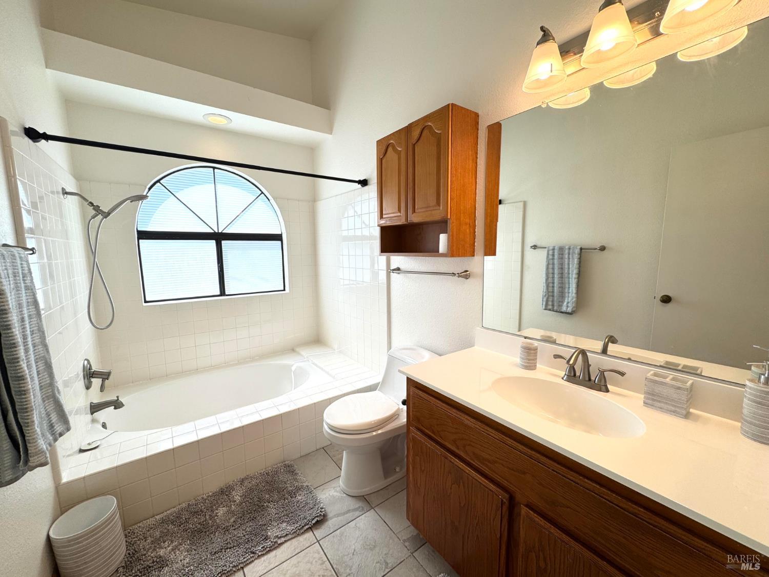 Oakwood Drive, Fairfield, California image 15