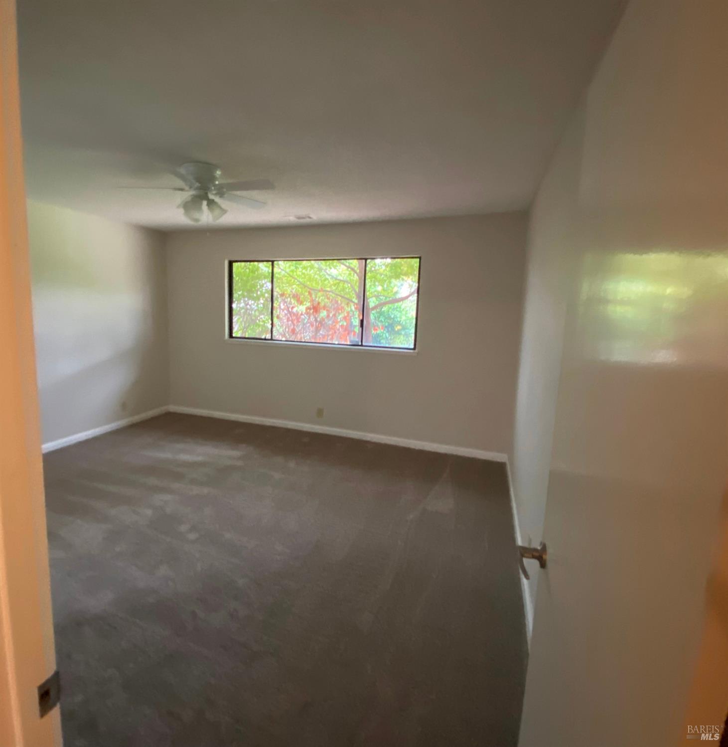 Detail Gallery Image 7 of 11 For 130 Quietwood Dr, Vacaville,  CA 95688 - 3 Beds | 2 Baths