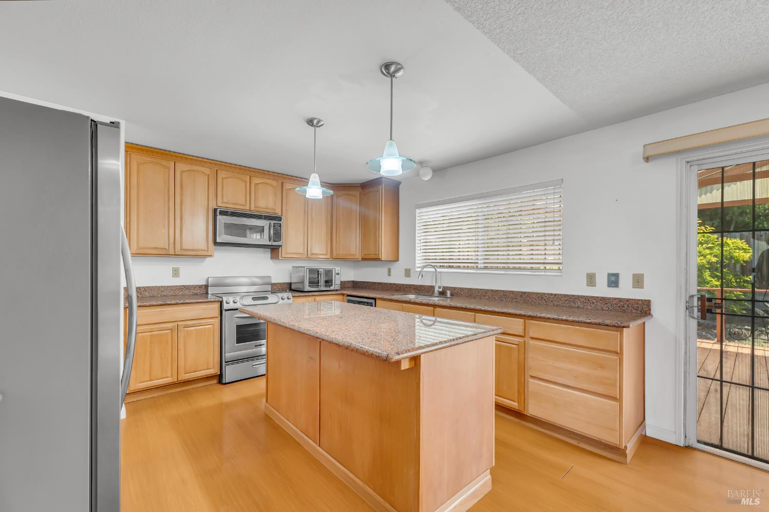 Evelyn Circle, Vallejo, California image 5