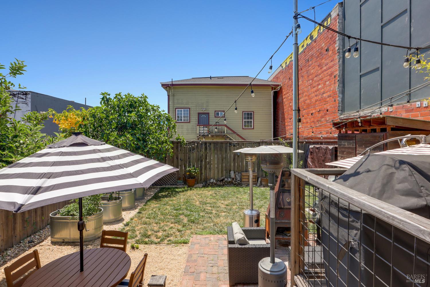 Detail Gallery Image 23 of 27 For 663 24th St, Oakland,  CA 94612 - 2 Beds | 2 Baths