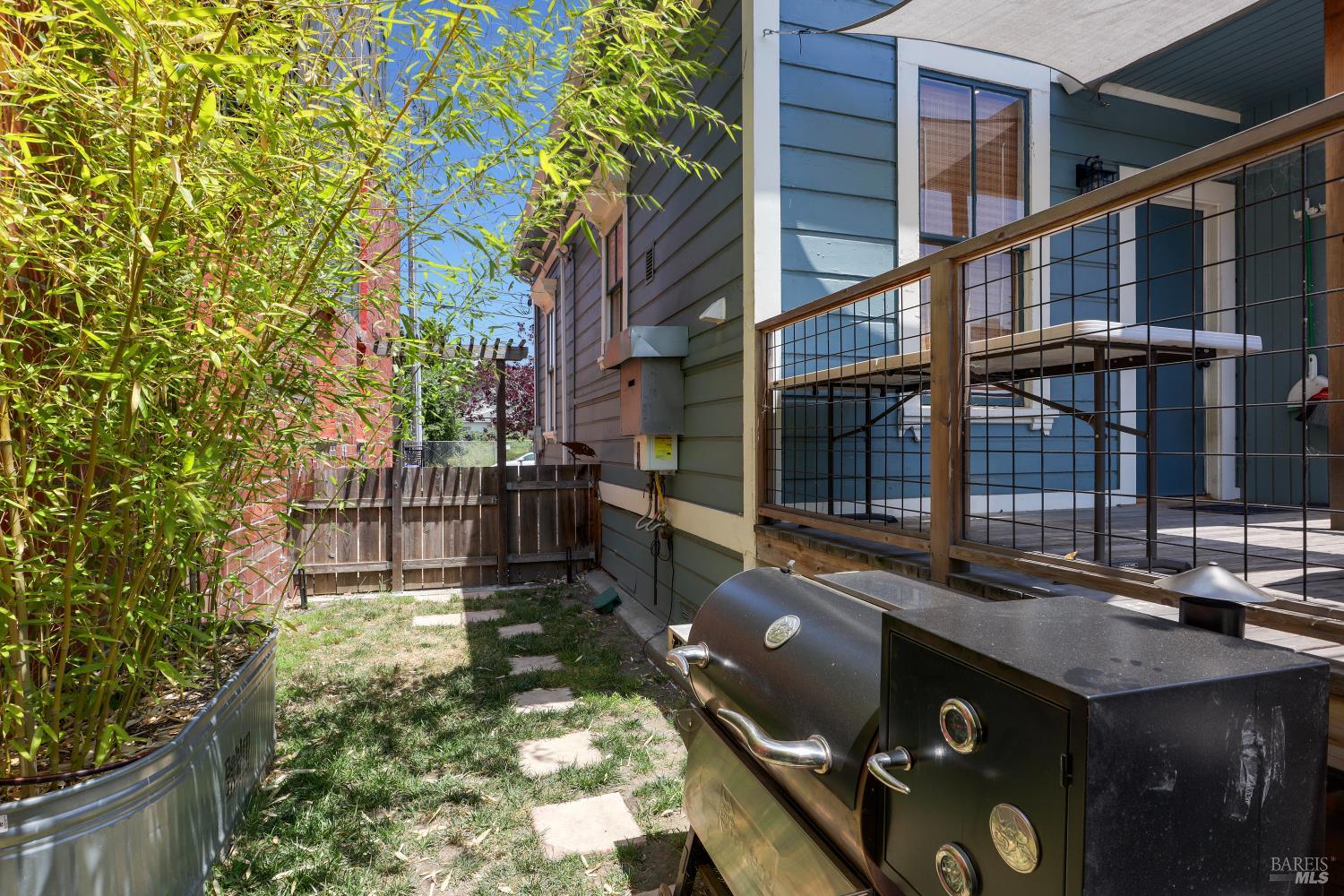 Detail Gallery Image 20 of 27 For 663 24th St, Oakland,  CA 94612 - 2 Beds | 2 Baths