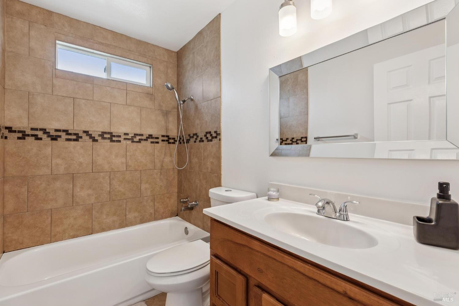 Detail Gallery Image 12 of 27 For 137 Saint Marys Pl, Vallejo,  CA 94589 - 3 Beds | 2 Baths