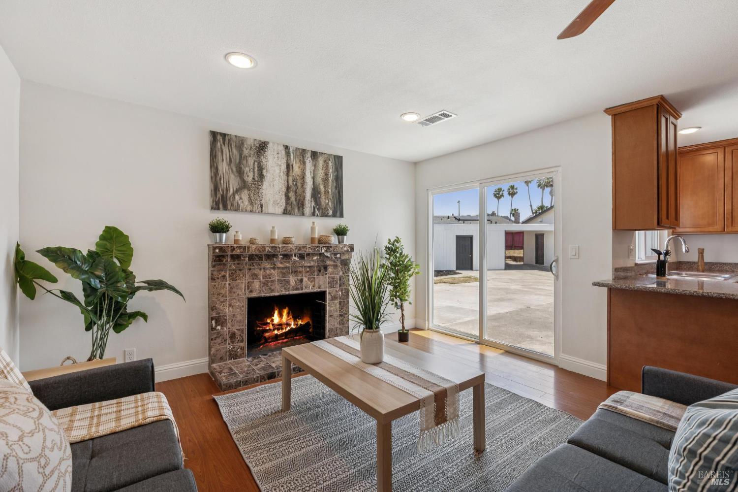 Detail Gallery Image 4 of 27 For 137 Saint Marys Pl, Vallejo,  CA 94589 - 3 Beds | 2 Baths