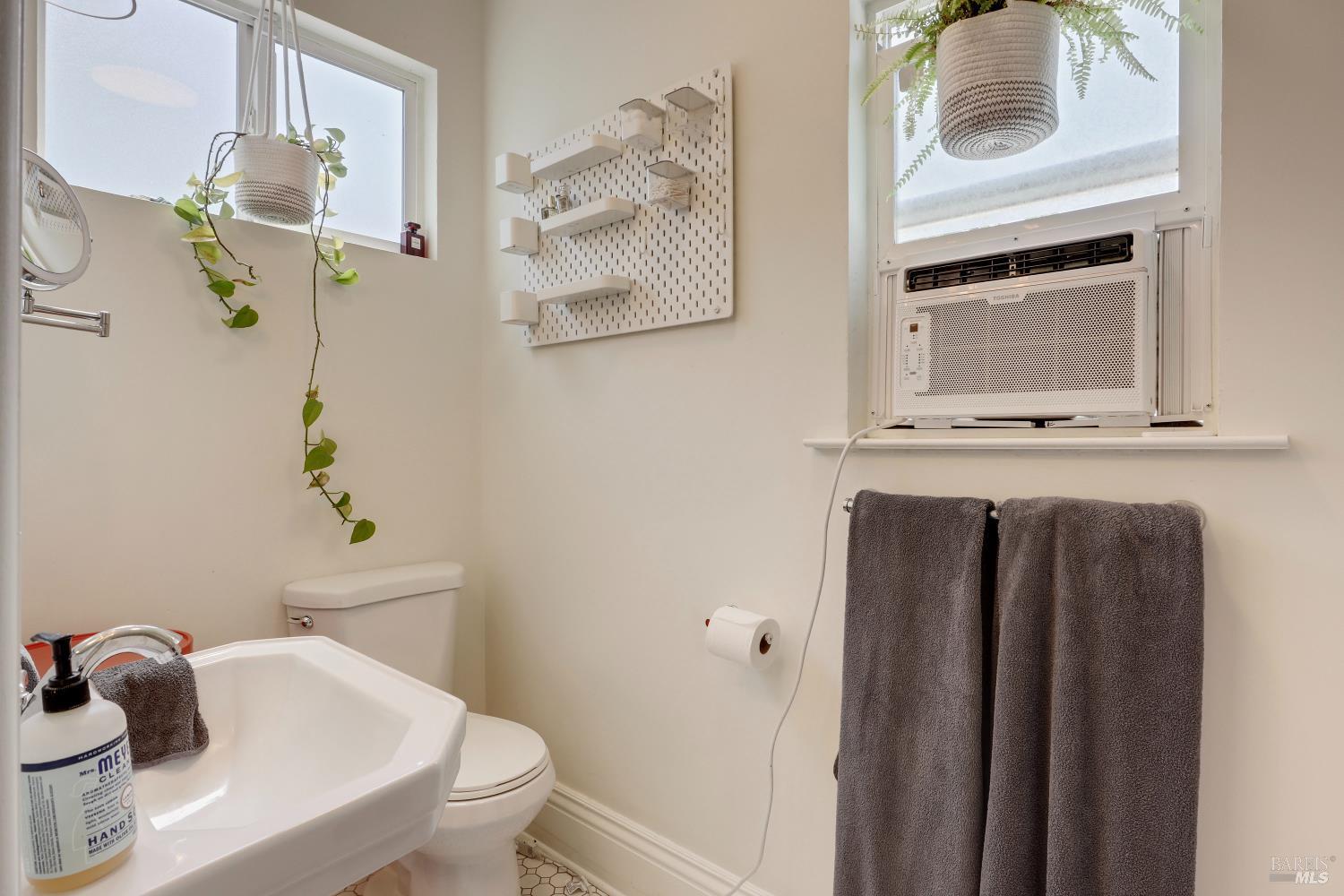 Detail Gallery Image 16 of 27 For 663 24th St, Oakland,  CA 94612 - 2 Beds | 2 Baths