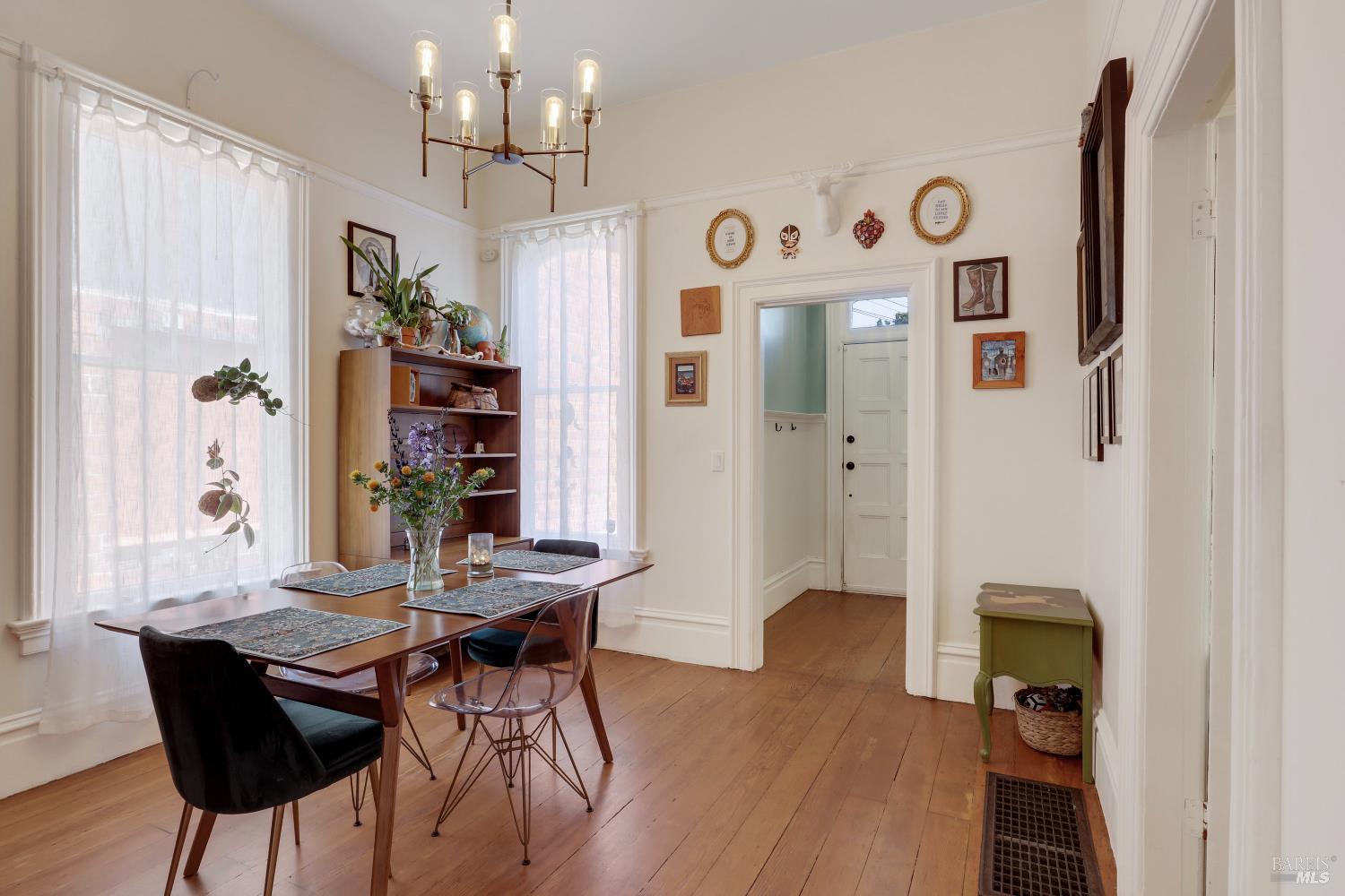 Detail Gallery Image 8 of 27 For 663 24th St, Oakland,  CA 94612 - 2 Beds | 2 Baths