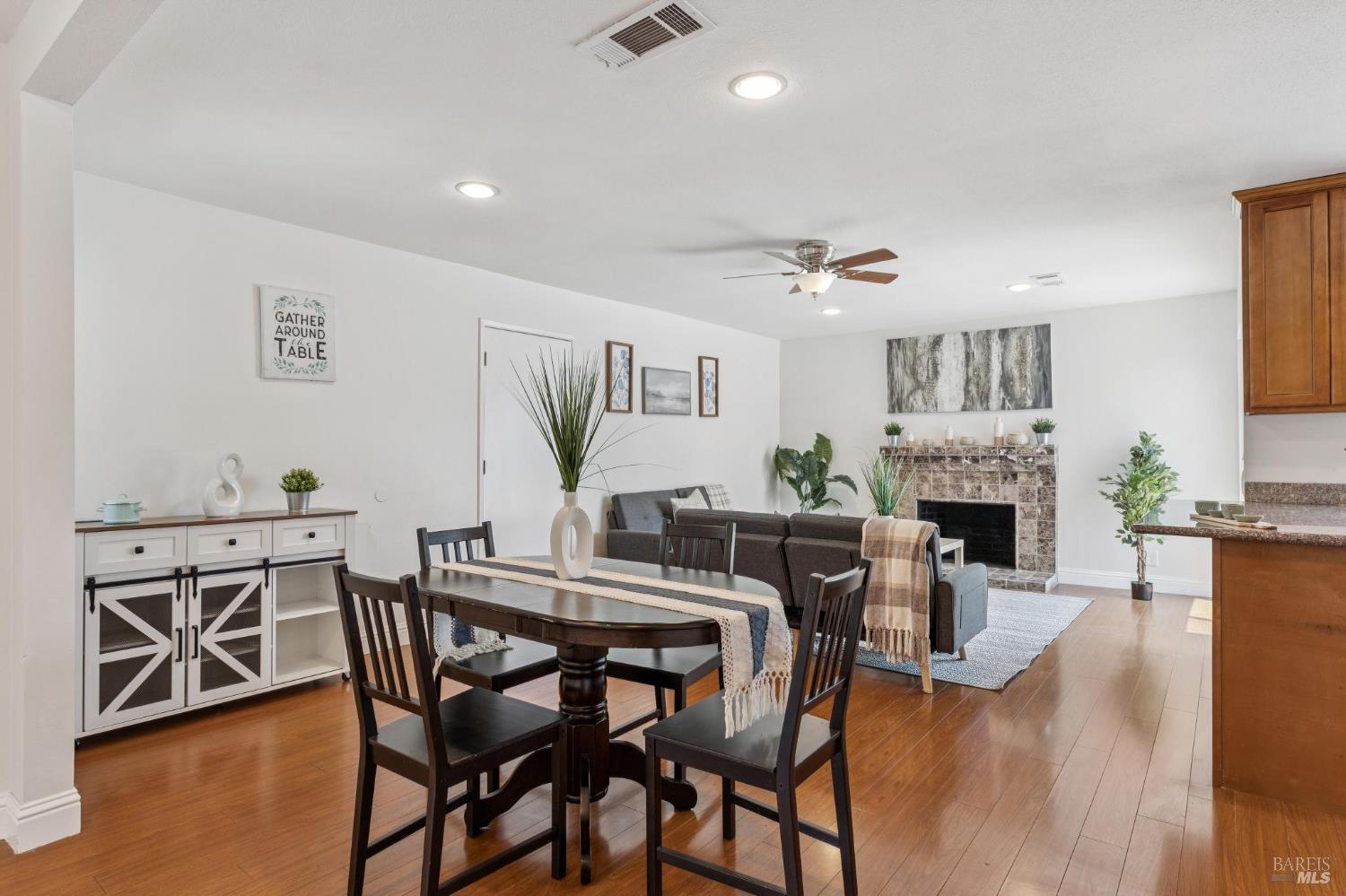 Detail Gallery Image 9 of 27 For 137 Saint Marys Pl, Vallejo,  CA 94589 - 3 Beds | 2 Baths