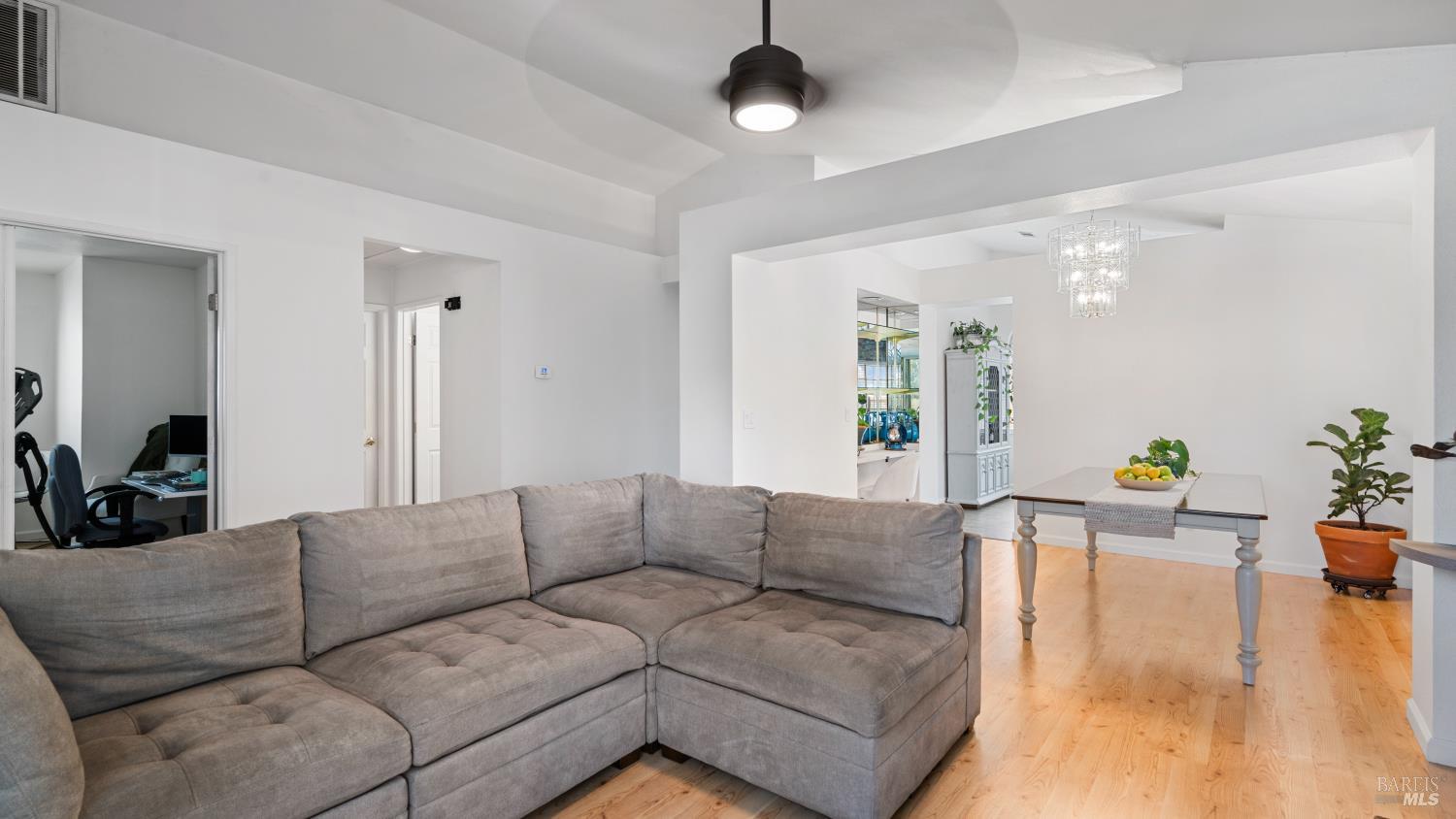 Detail Gallery Image 10 of 31 For 371 Bottlebrush Ct, Suisun City,  CA 94585 - 3 Beds | 2 Baths