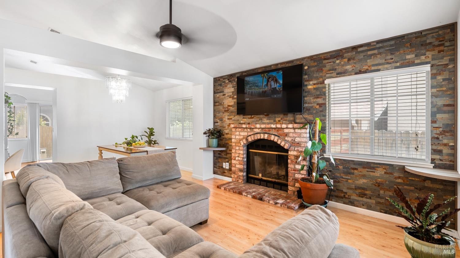 Detail Gallery Image 6 of 31 For 371 Bottlebrush Ct, Suisun City,  CA 94585 - 3 Beds | 2 Baths