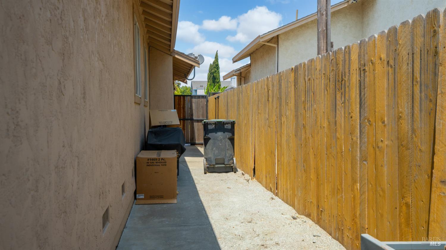 Detail Gallery Image 25 of 31 For 371 Bottlebrush Ct, Suisun City,  CA 94585 - 3 Beds | 2 Baths