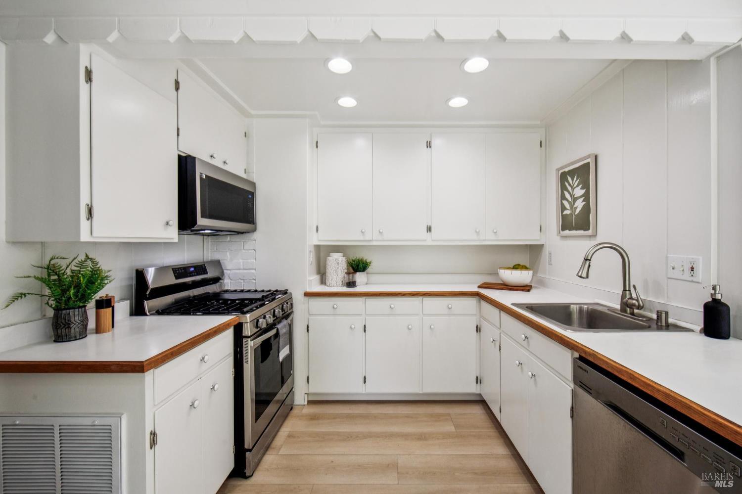 Detail Gallery Image 13 of 37 For 1240 Adobe Canyon Rd, Kenwood,  CA 95452 - 2 Beds | 2 Baths