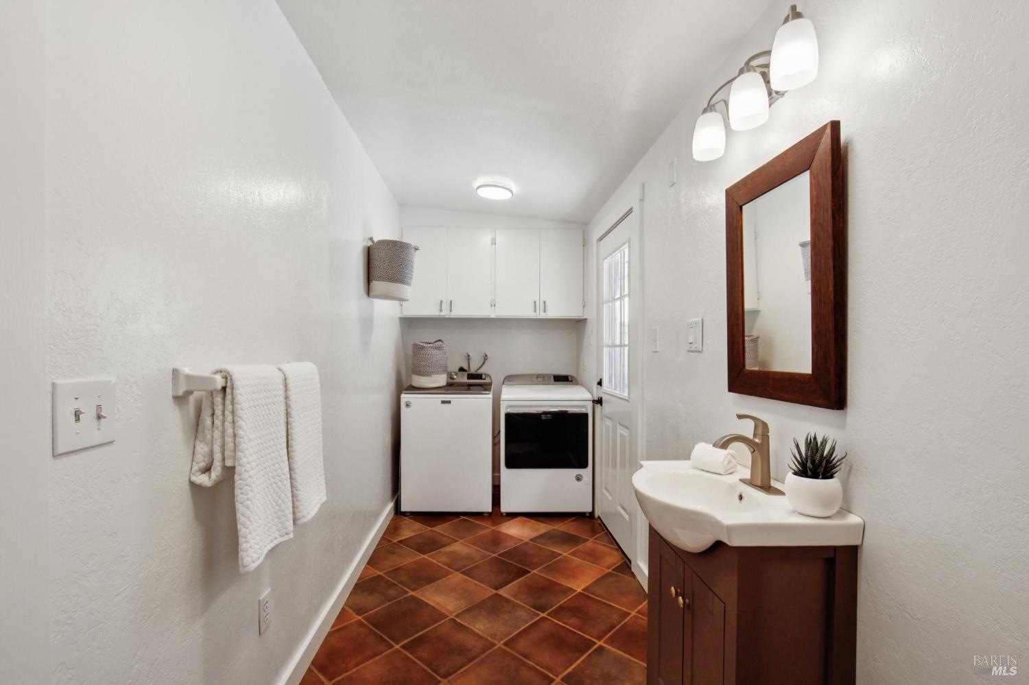 Detail Gallery Image 19 of 37 For 1240 Adobe Canyon Rd, Kenwood,  CA 95452 - 2 Beds | 2 Baths