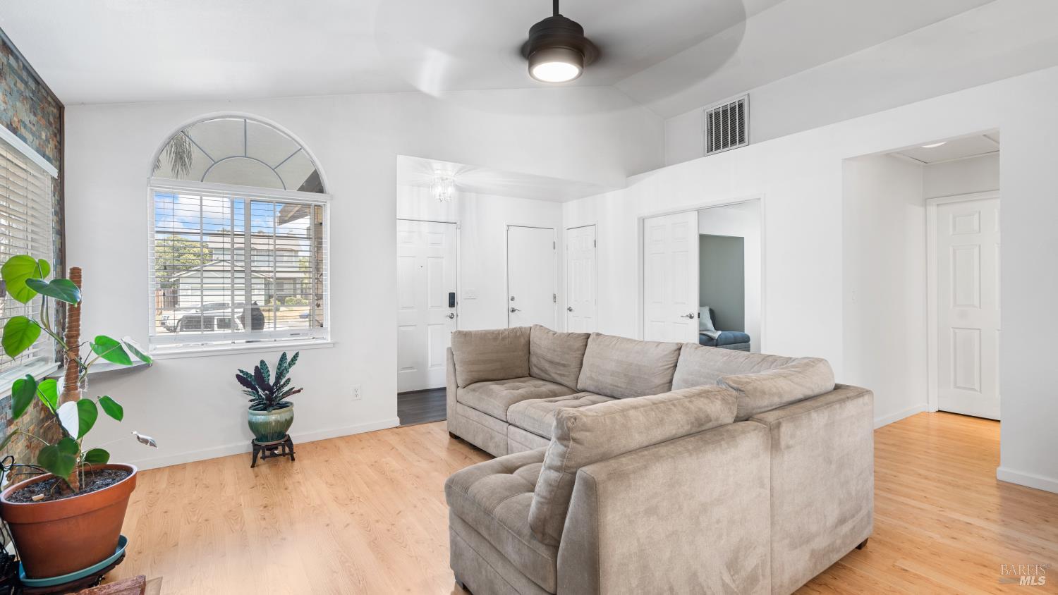 Detail Gallery Image 9 of 31 For 371 Bottlebrush Ct, Suisun City,  CA 94585 - 3 Beds | 2 Baths