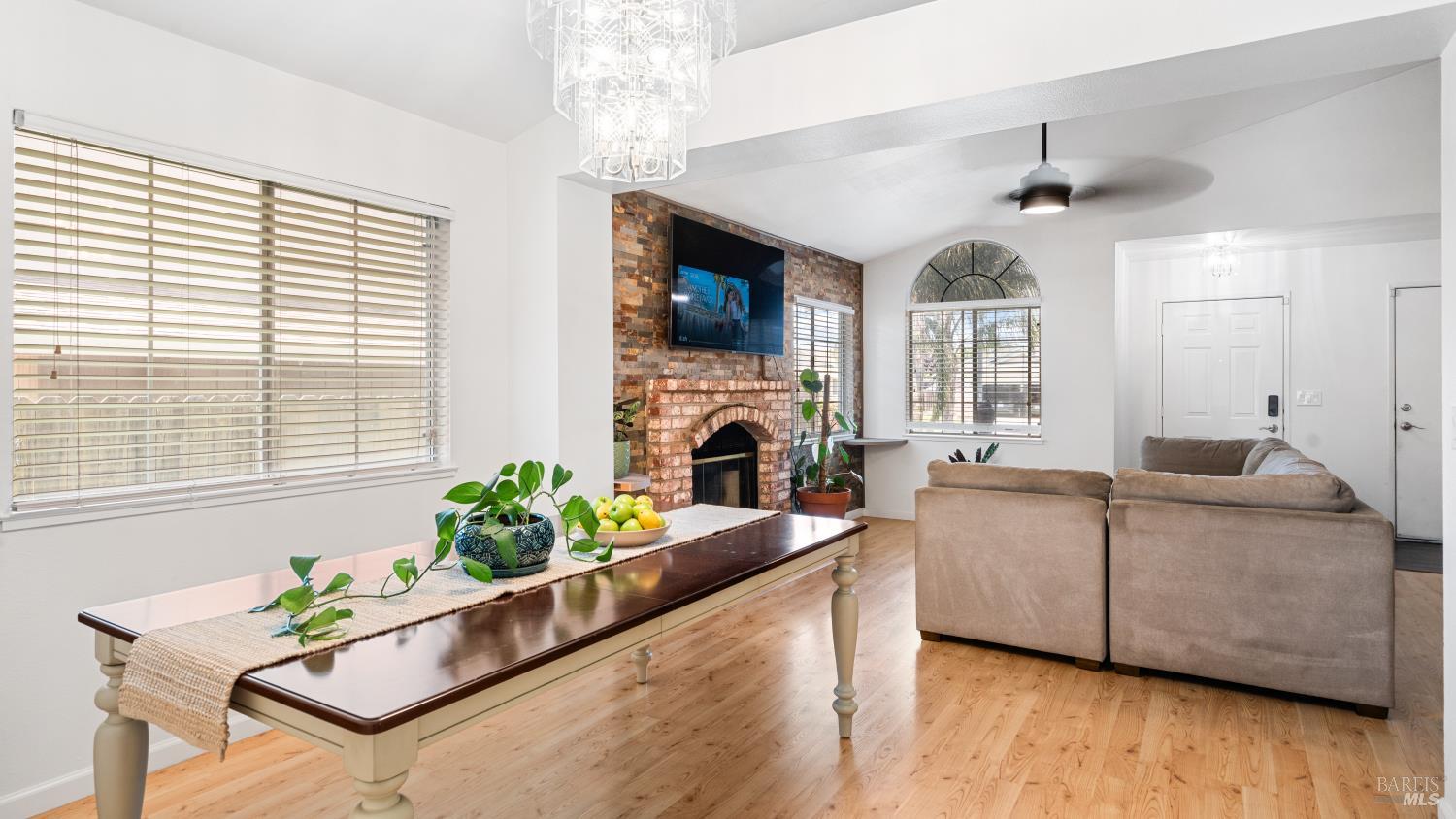 Detail Gallery Image 5 of 31 For 371 Bottlebrush Ct, Suisun City,  CA 94585 - 3 Beds | 2 Baths