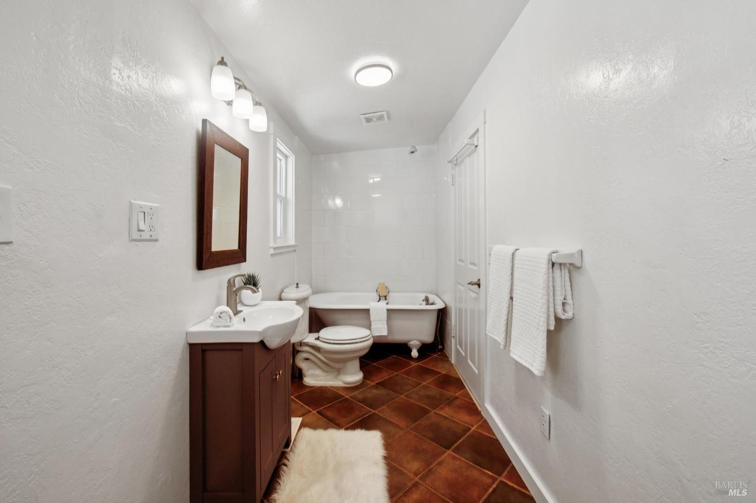 Detail Gallery Image 18 of 37 For 1240 Adobe Canyon Rd, Kenwood,  CA 95452 - 2 Beds | 2 Baths