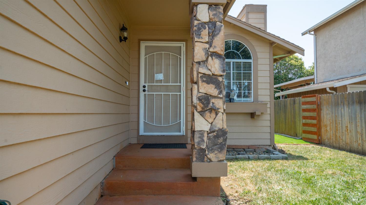 Detail Gallery Image 4 of 31 For 371 Bottlebrush Ct, Suisun City,  CA 94585 - 3 Beds | 2 Baths