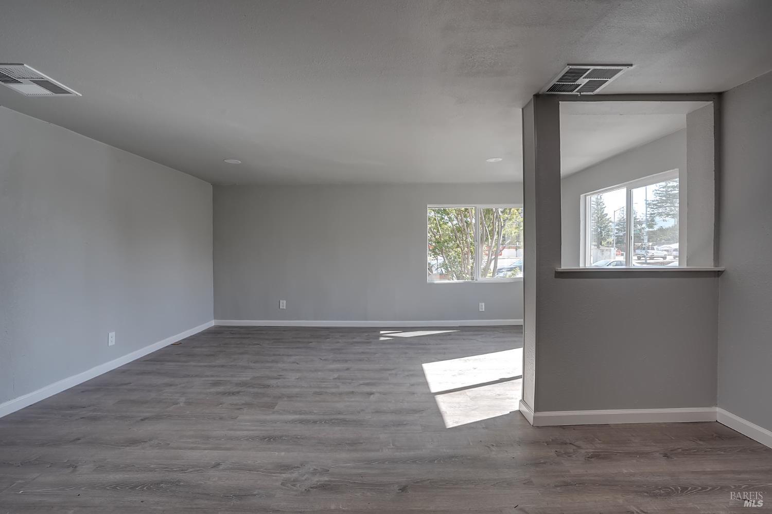 Detail Gallery Image 8 of 44 For 1821 Lakeville Hwy 77, Petaluma,  CA 94954 - 2 Beds | 2 Baths