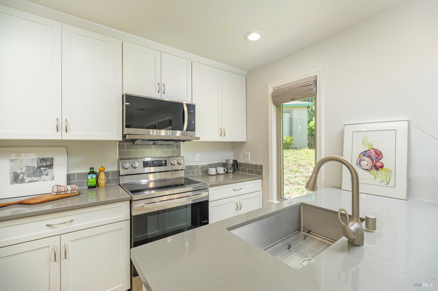 Detail Gallery Image 2 of 17 For 209 Antoinette Ct, Novato,  CA 94947 - 2 Beds | 1 Baths