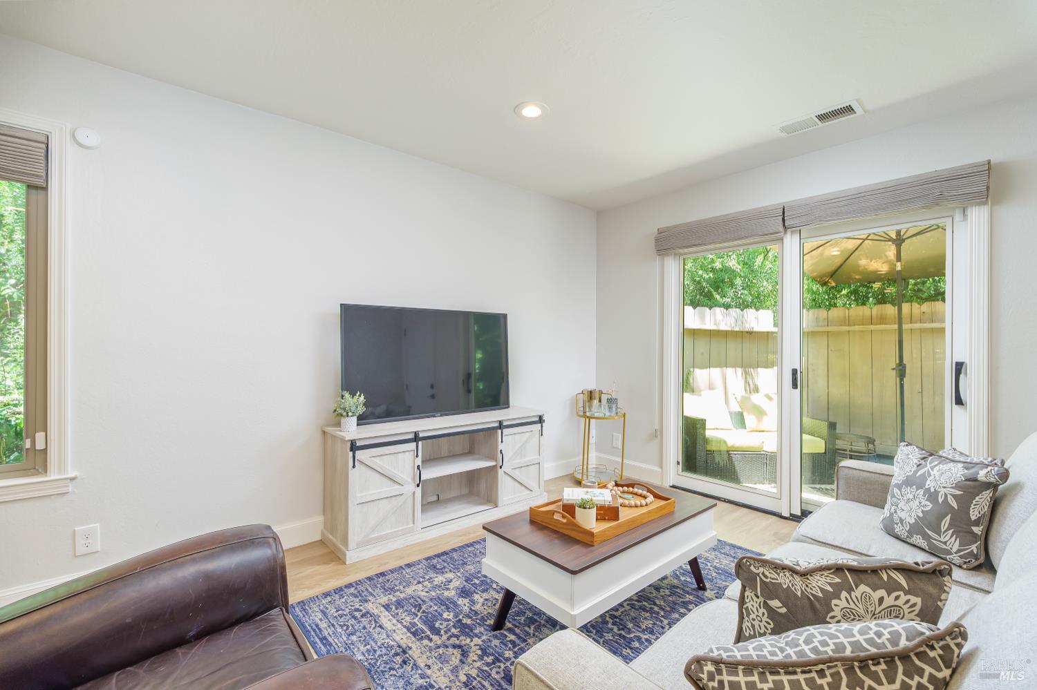 Detail Gallery Image 6 of 17 For 209 Antoinette Ct, Novato,  CA 94947 - 2 Beds | 1 Baths