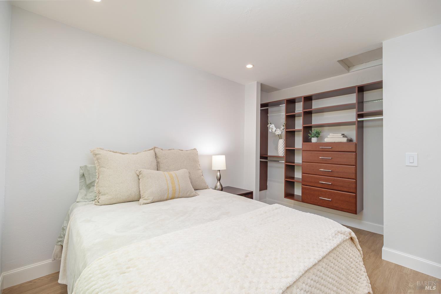 Detail Gallery Image 10 of 17 For 209 Antoinette Ct, Novato,  CA 94947 - 2 Beds | 1 Baths